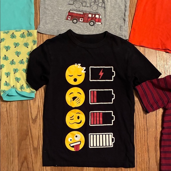 Assorted Kids Short Sleeve Tees - Red, Gray, Black, Blue, Orange and one pj set - Picture 10 of 11